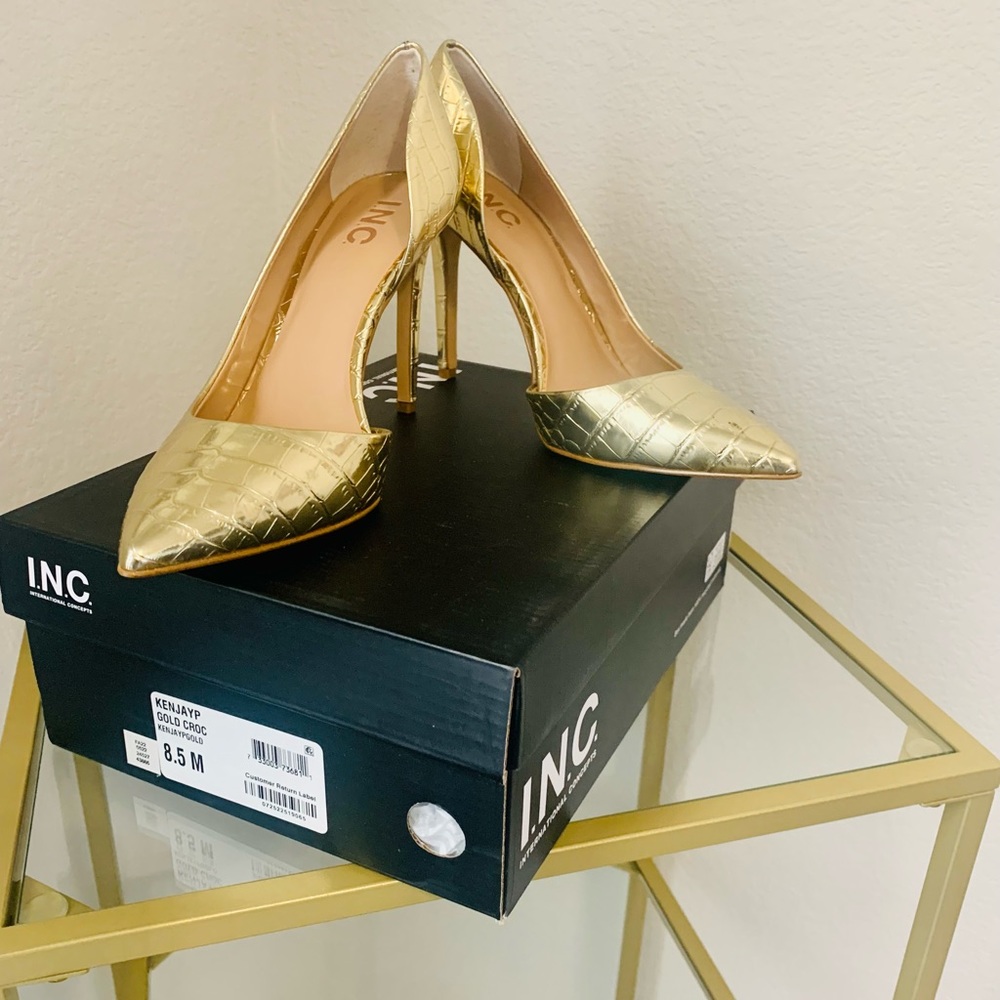 Brand new Women’s INC Crocodile print heels 8.5